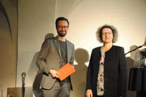 1. Preis David Fuchs mit Kulturstadträtin Ingrid Scharf